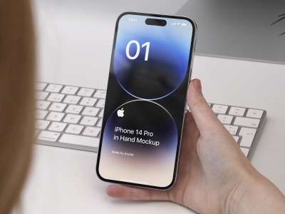 手持iphone14pro手机屏幕界面UI展示场景样机智能贴图PSD设计素材