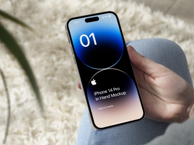 手持iphone14pro手机屏幕界面UI展示场景样机智能贴图PSD设计素材