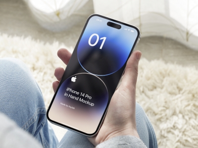 手持iphone14pro手机屏幕界面UI展示场景样机智能贴图PSD设计素材