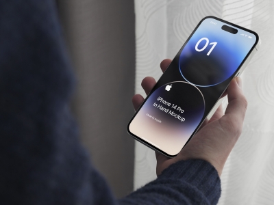 手持iphone14pro手机屏幕界面UI展示场景样机智能贴图PSD设计素材