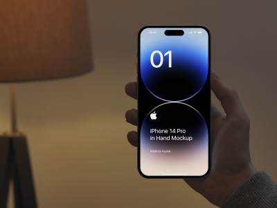 手持iphone14pro手机屏幕界面UI展示场景样机智能贴图PSD设计素材