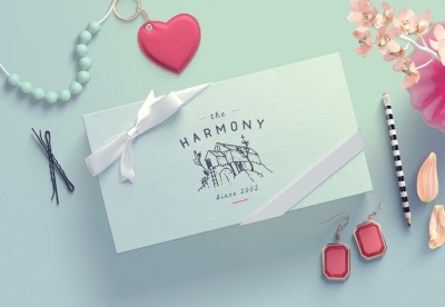 女性场景温馨背景鲜花花朵花瓣素材