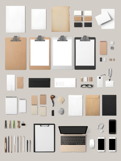 办公样机素材，纸张文件夹电脑手机记事本眼镜档案袋徽章名片